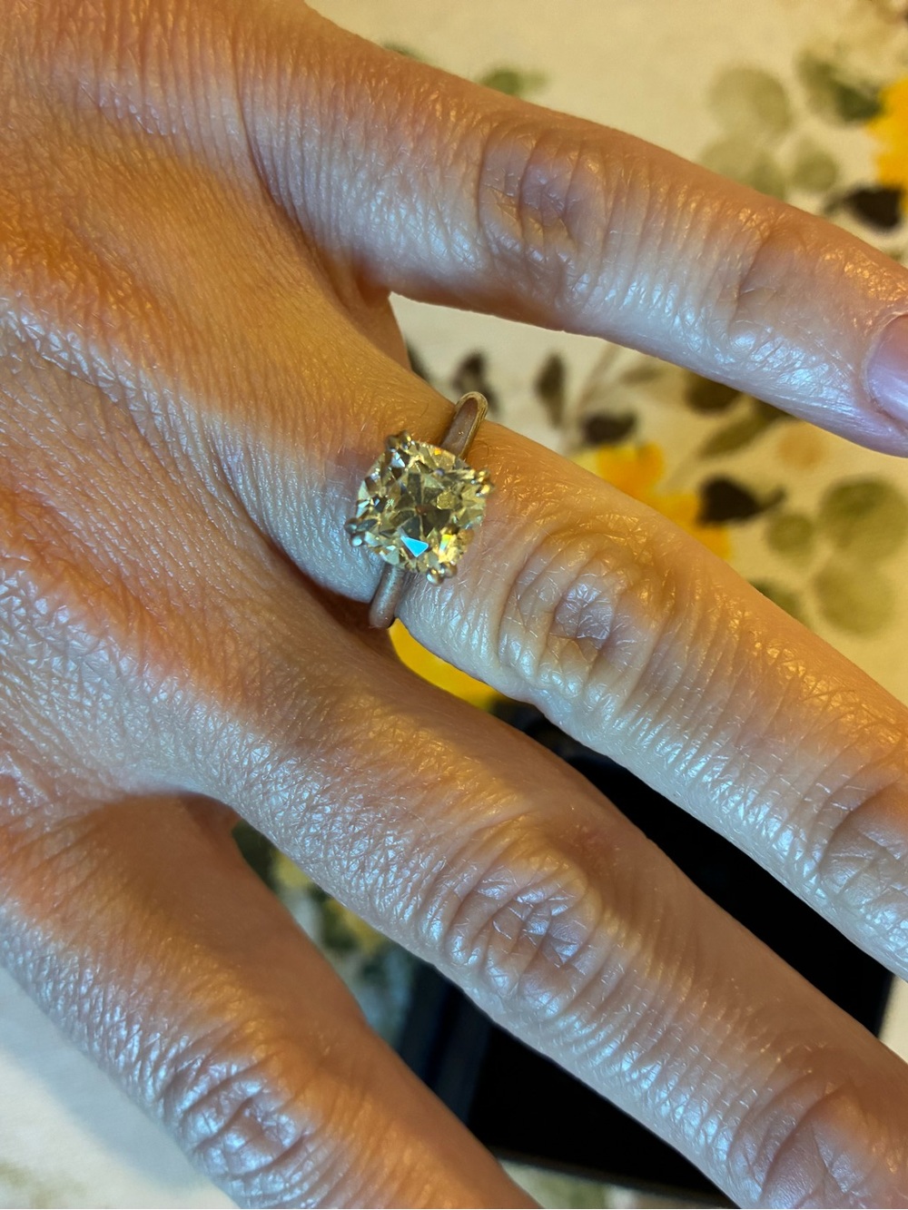 Solitaire Round-Cut Silver Engagement Ring in Clear Crystal
